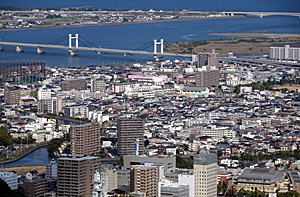 眉山から徳島市街を眺める